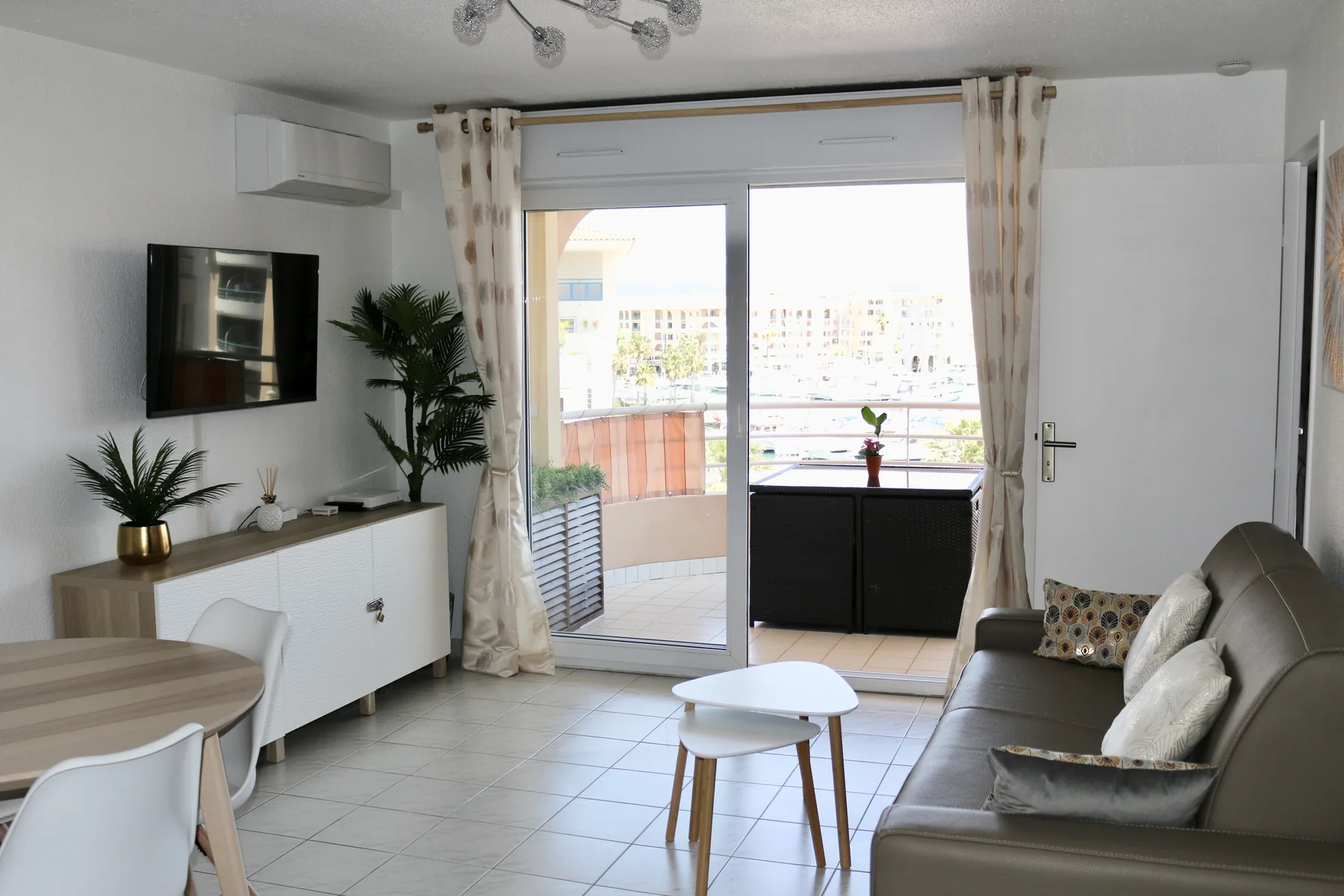 Séjour ouvert sur la terrasse