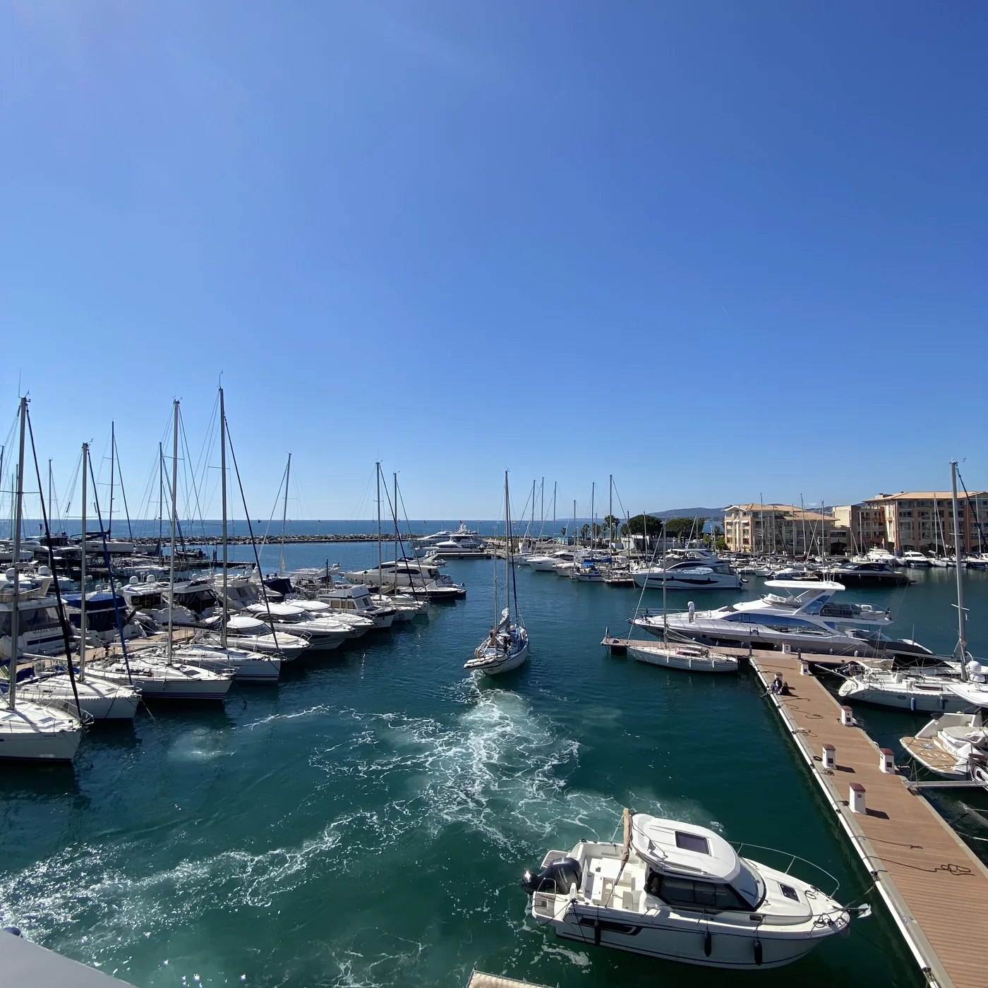 Port‑Fréjus de jour