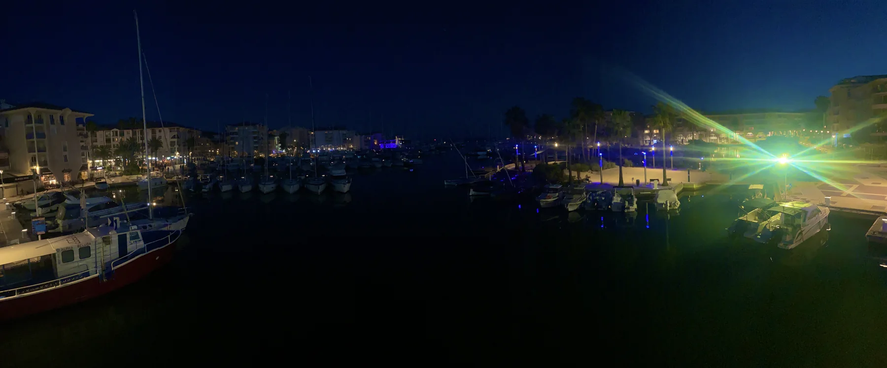 Port‑Fréjus de nuit